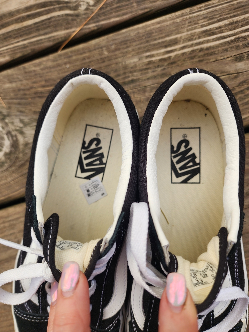 Vans Black and White Old Skool Sneaker Size 8.5 - Picture 7 of 15